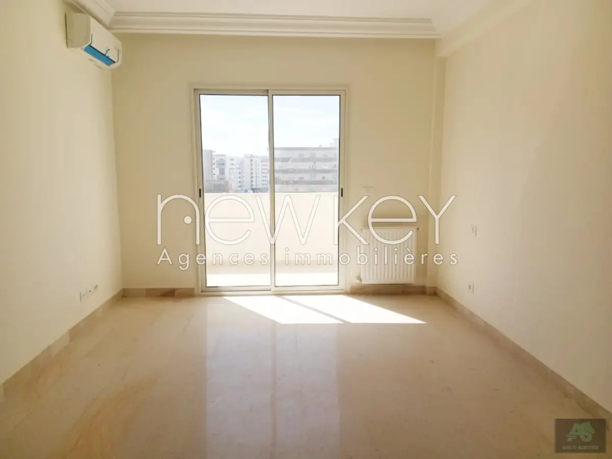 Un Appartement S+3 avec une terrasse à La Nouvelle Soukra