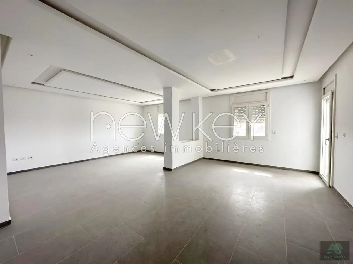 Un Superbe Appartement S+4 à vendre La Soukra