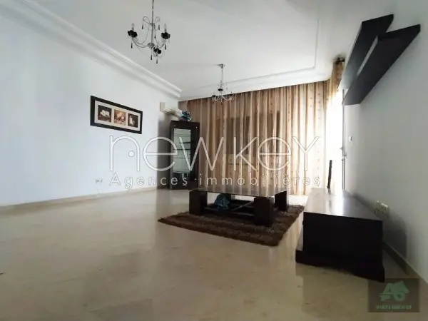 Un Appartement S+3 à vendre à La Soukra