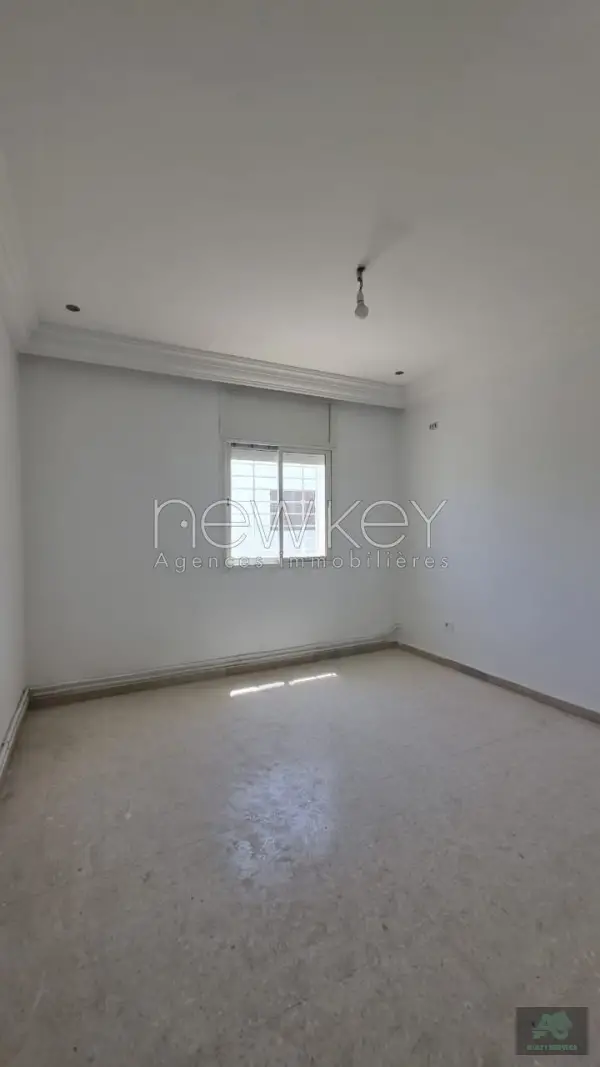 Etage de villa s+3 à la Marsa avec studio