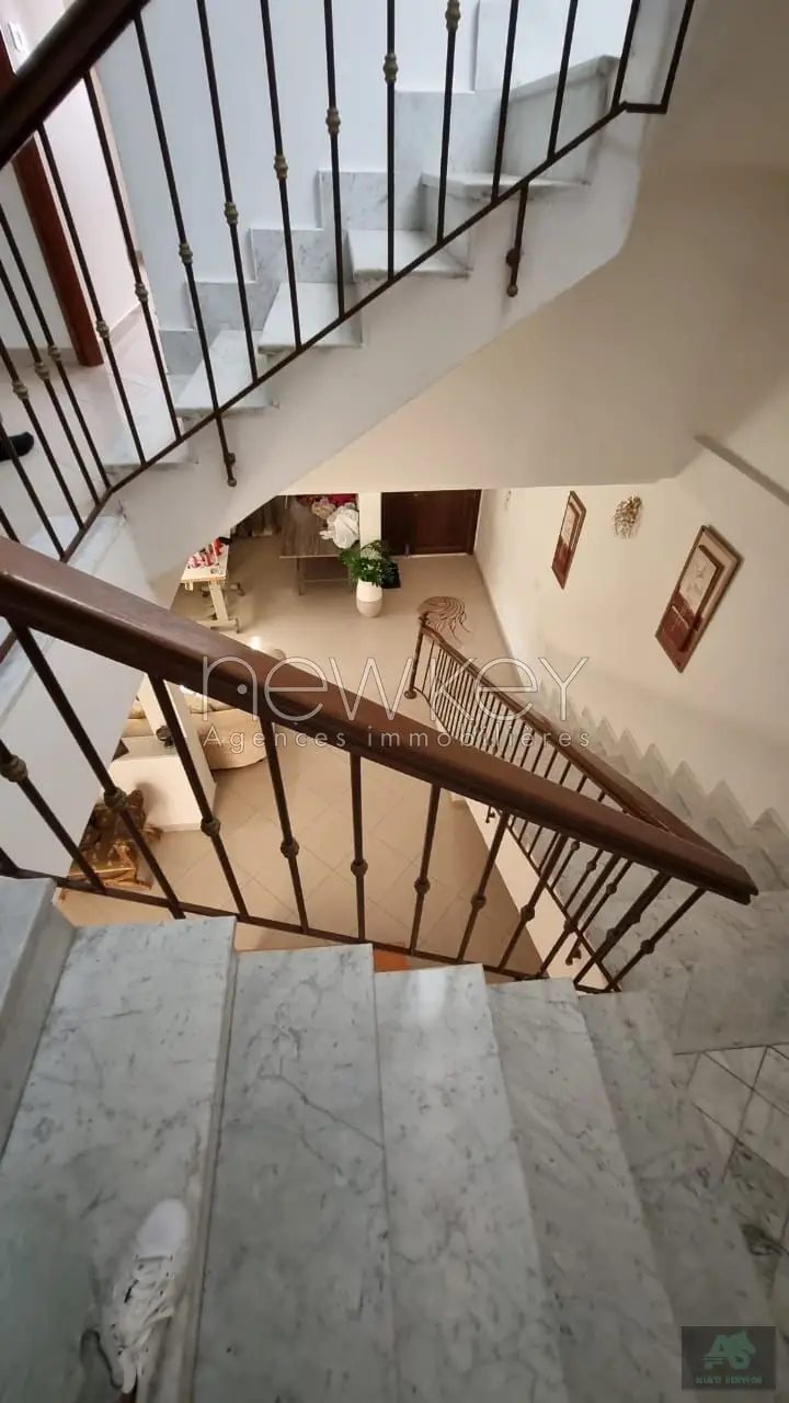 Etage de villa s+3 à la Marsa