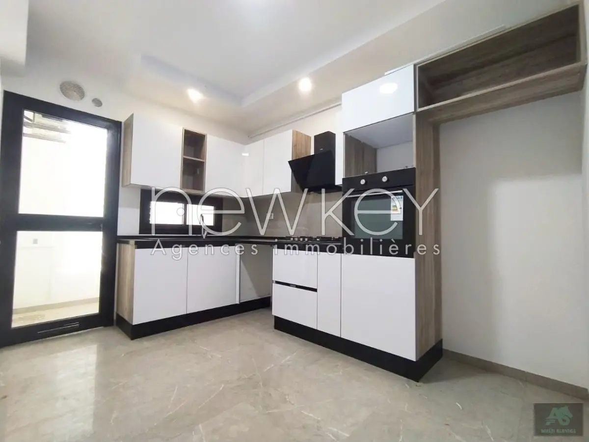 Appartement S+2 neuf à La Soukra
