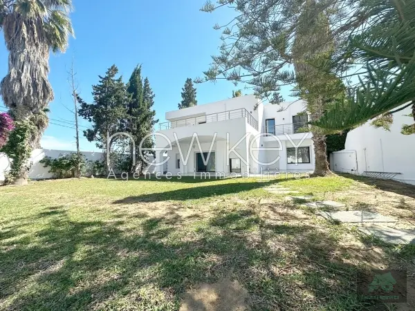 Une Somptueuse Villa avec piscine à louer à La Soukra