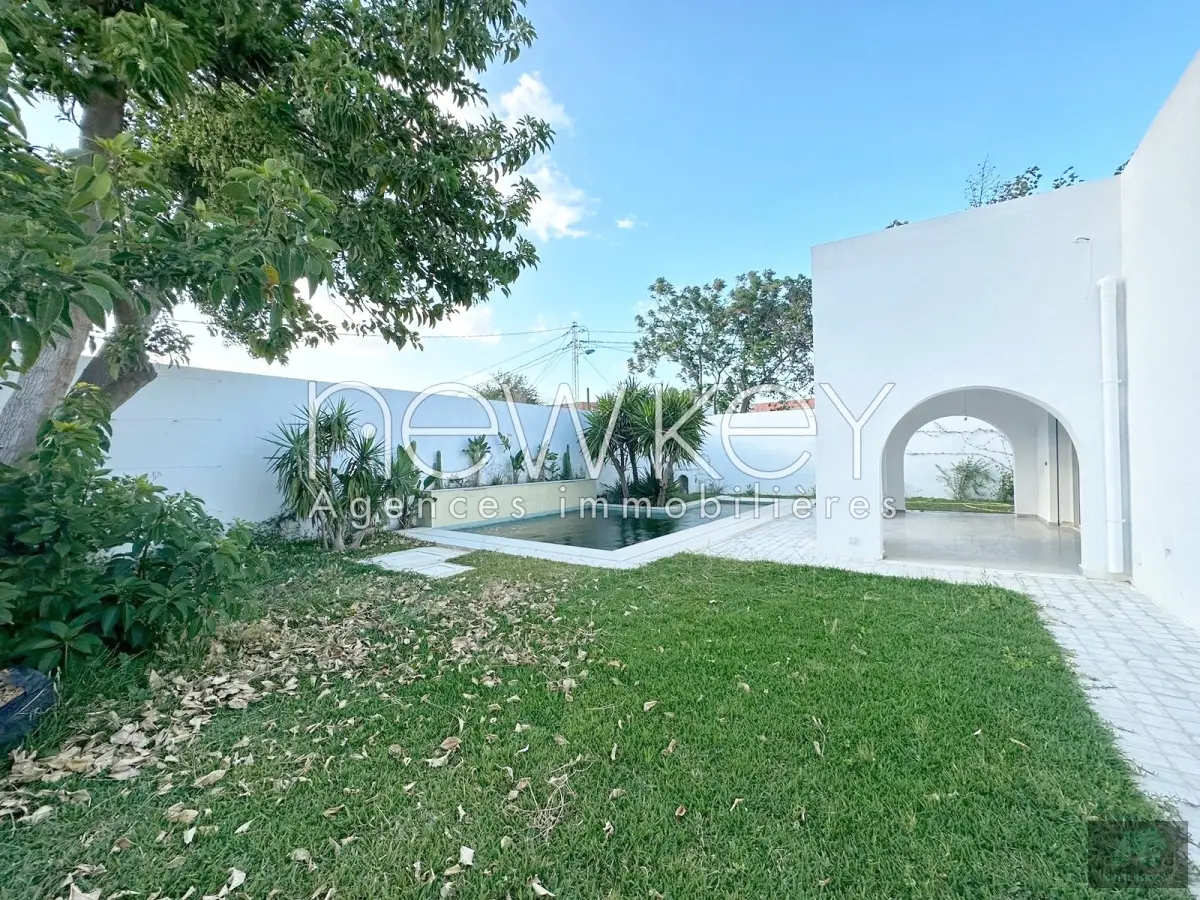 Une Belle Villa de plain-pied à louer à La Soukra