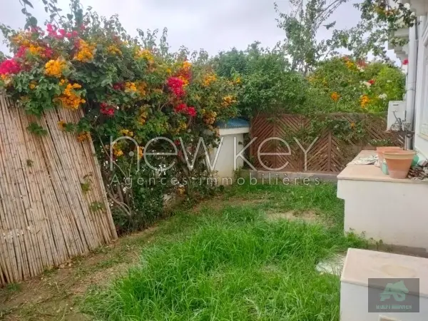 Rez-de-chaussée S+3 avec jardin à la Marsa