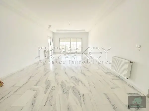 S+3 avec chambre de service à vendre aux Jardins de Carthage