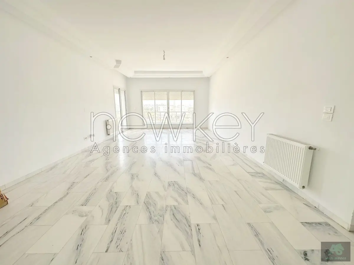 S+3 avec chambre de service à vendre aux Jardins de Carthage