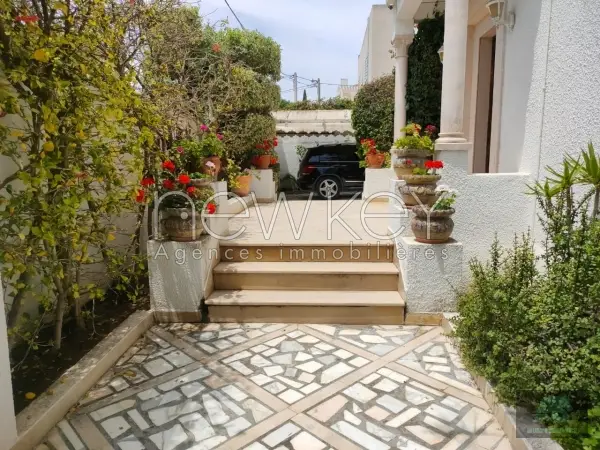 Magnifique villa S+5 à La Marsa