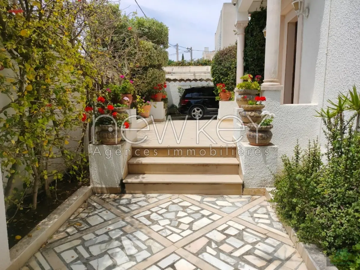 Magnifique villa S+5 à La Marsa