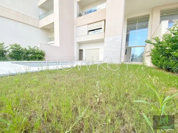 Triplex avec piscine à vendre aux Berges du Lac 2