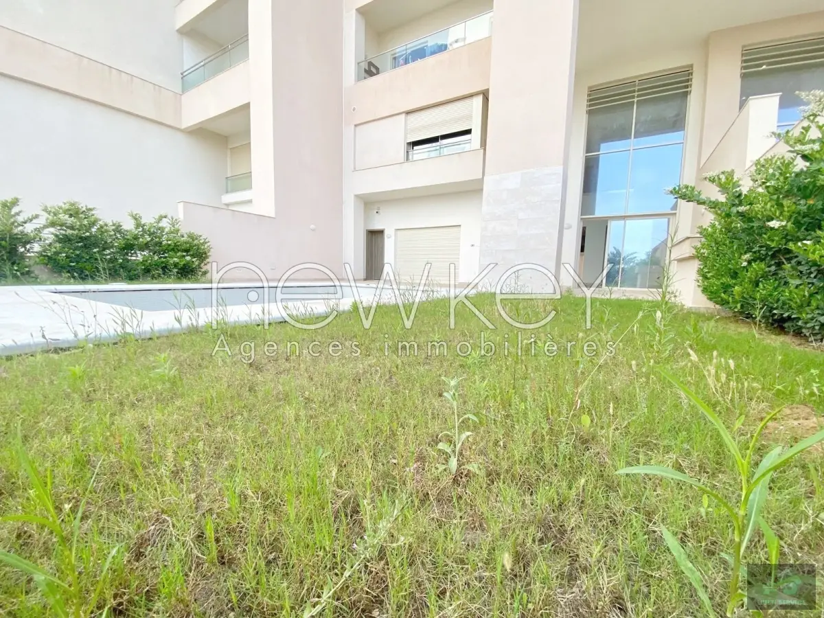 Triplex avec piscine à vendre aux Berges du Lac 2