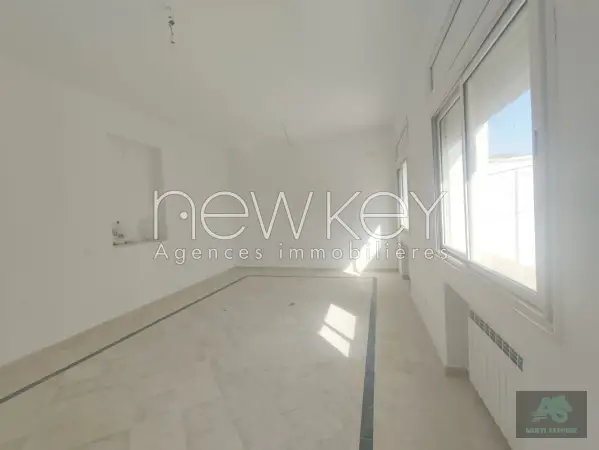 Un Appartement S+4 à louer à La Soukra