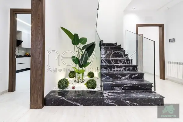 Un Duplex S+4 direct promoteur à vendre à La Soukra