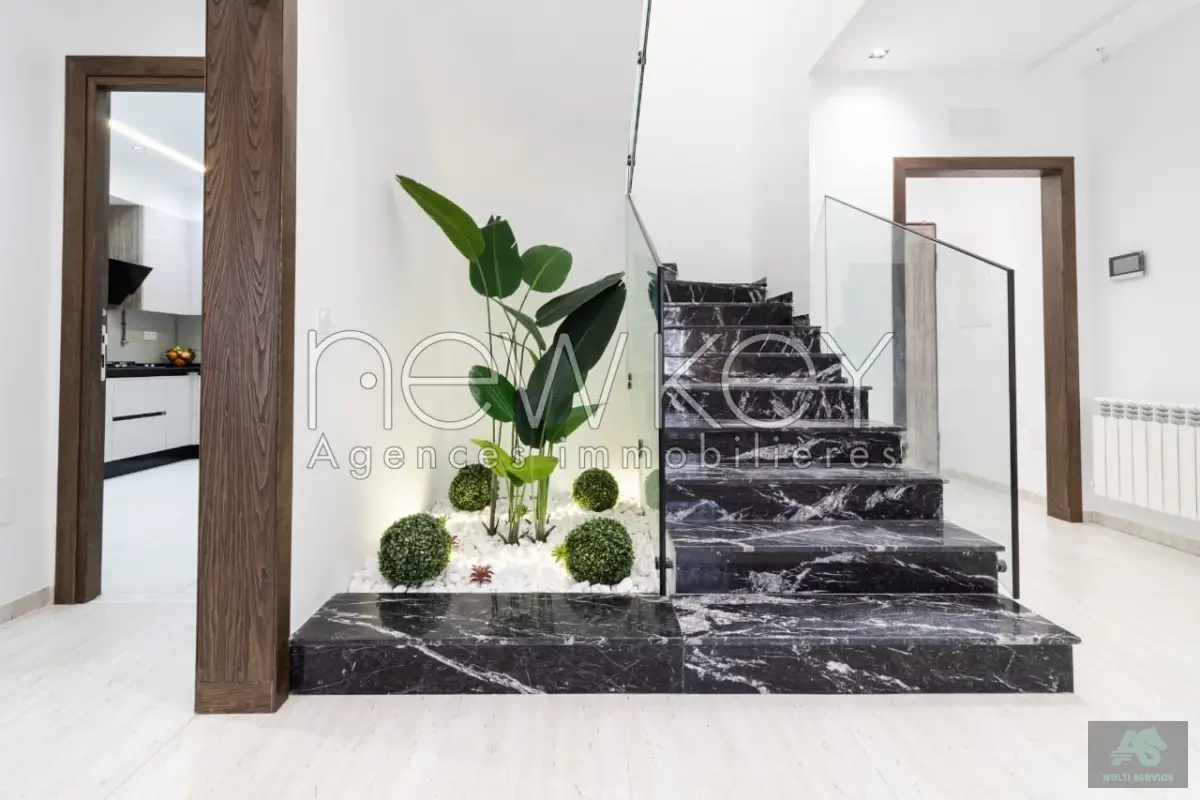 Un Duplex S+4 direct promoteur à vendre à La Soukra
