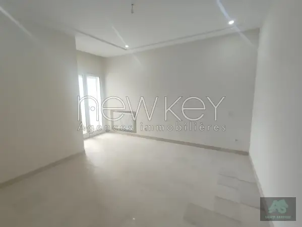 Un Appartement S+3 avec jardin à La Soukra