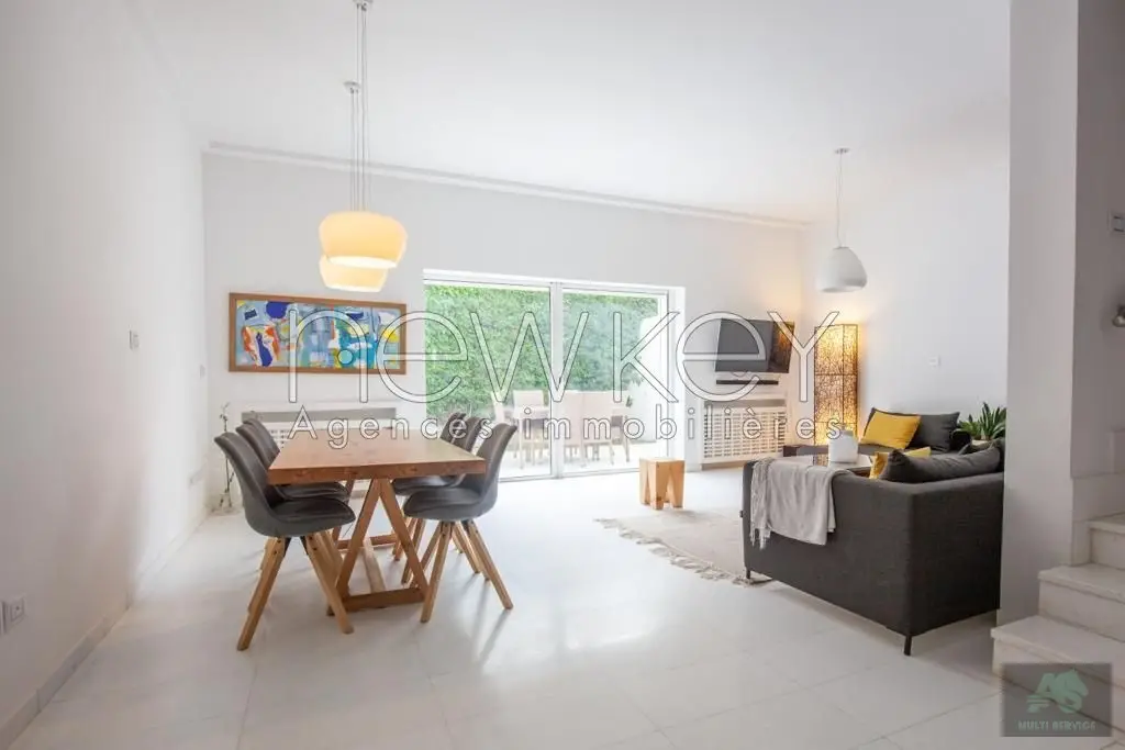 Triplex s+5 meublé à Gammarth