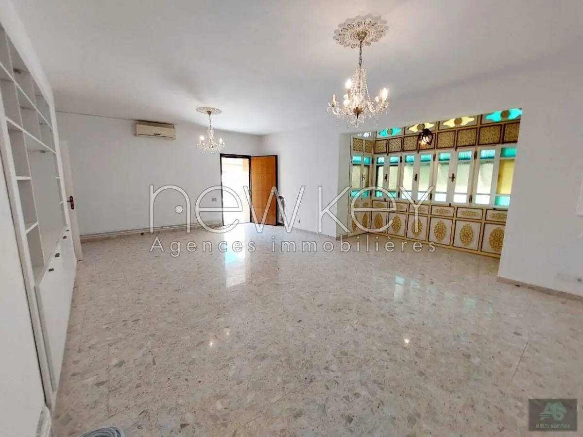 Etage de villa S+4 à Gammarth