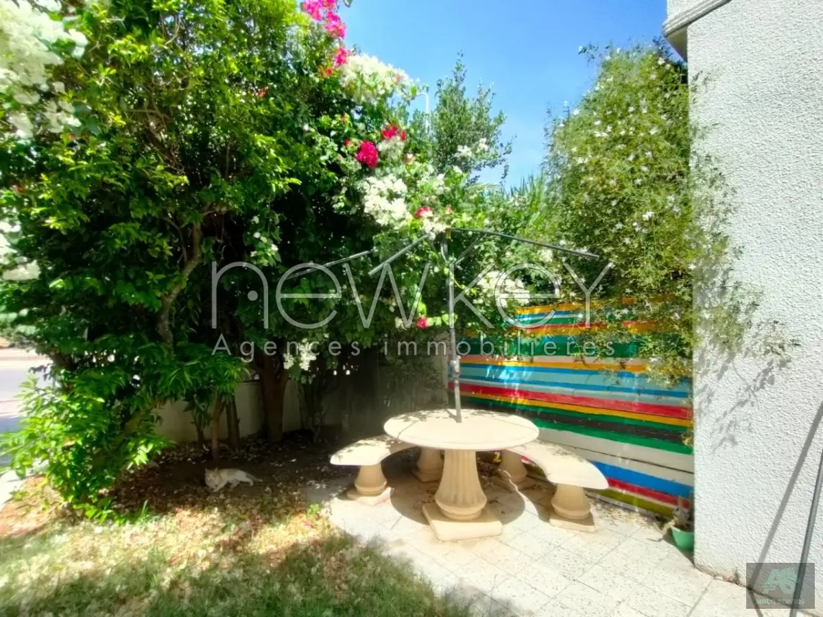 Un joli S1 meublé avec jardin