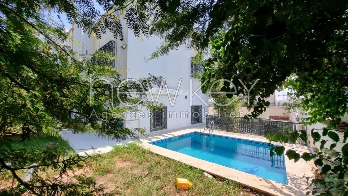 Villa s+5 à la marsa avec piscine