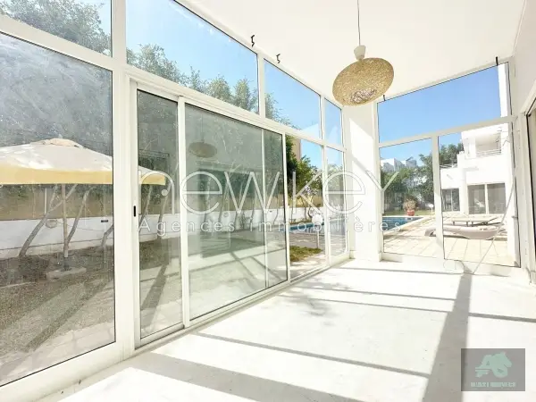 Duplex S4 avec piscine et jardin à louer au Lac 1