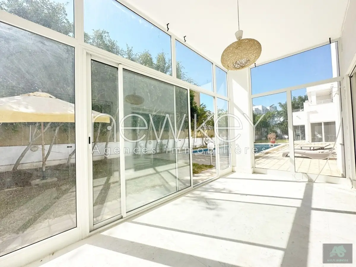 Duplex S4 avec piscine et jardin à louer au Lac 1