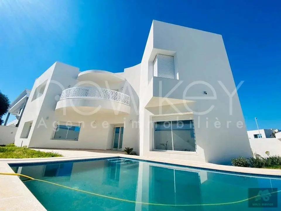 Villa avec piscine à louer aux Berges du Lac 2