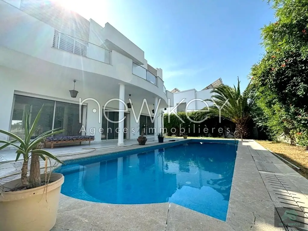 Villa S4 avec piscine et jardin à louer au Lac 2
