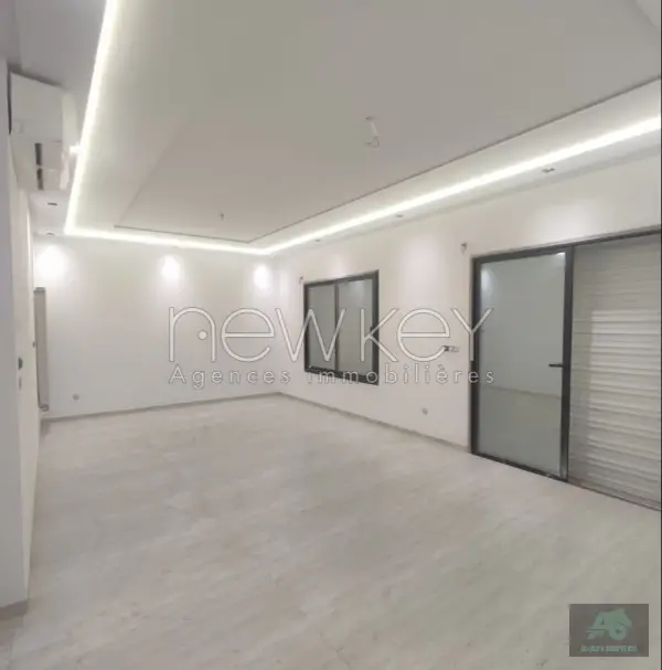 Un Duplex S+3 avec jardin à vendre à La Soukra