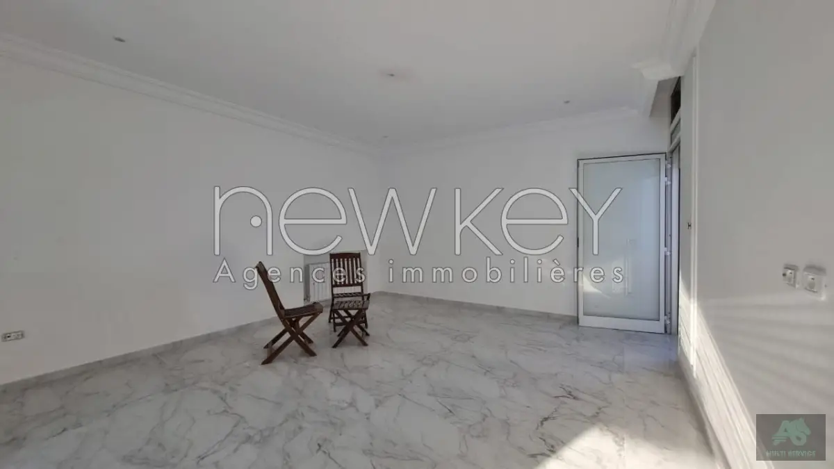 Bel appartement S+3 neuf à la Marsa