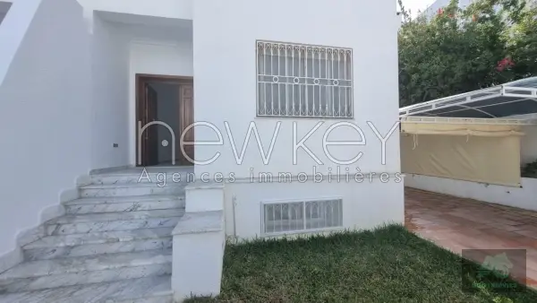 Triplex s 3 avec jardin à Gammarth