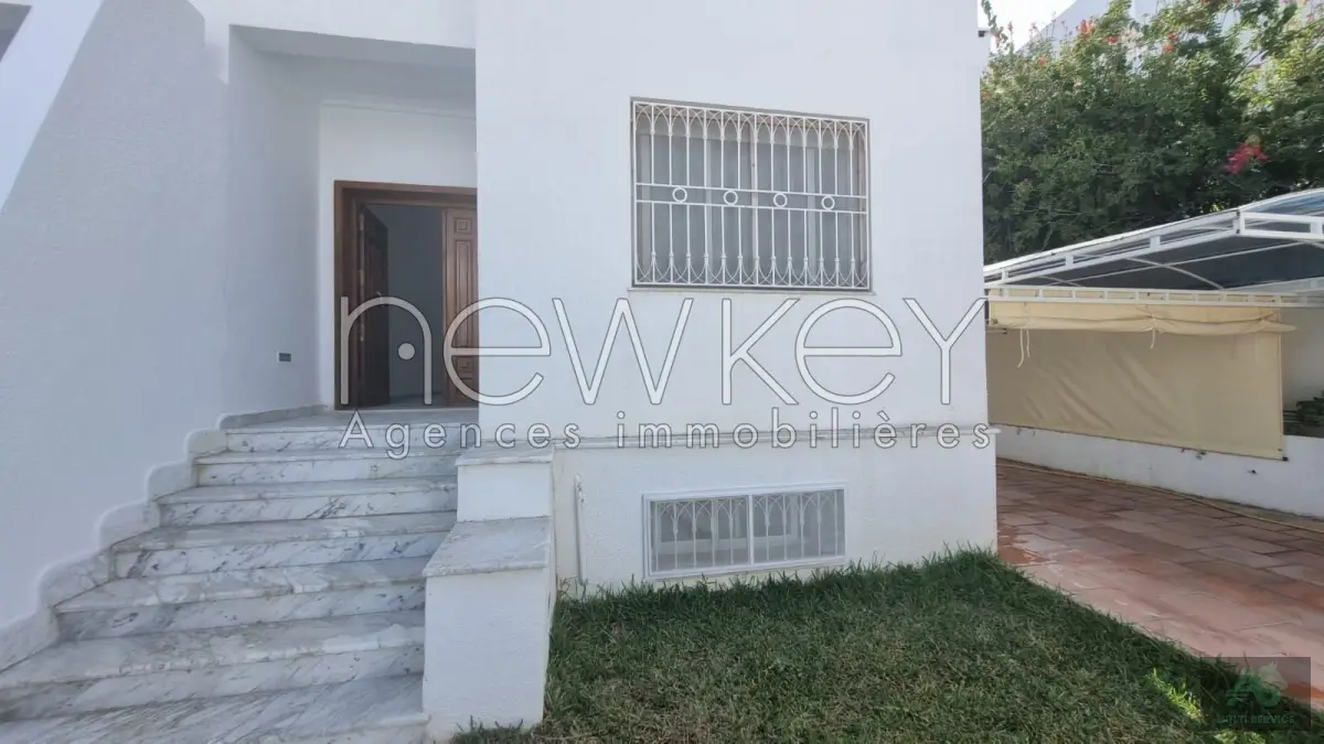 Triplex s 3 avec jardin à Gammarth