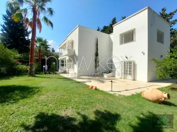 Une jolie villa S4 à la Marsa