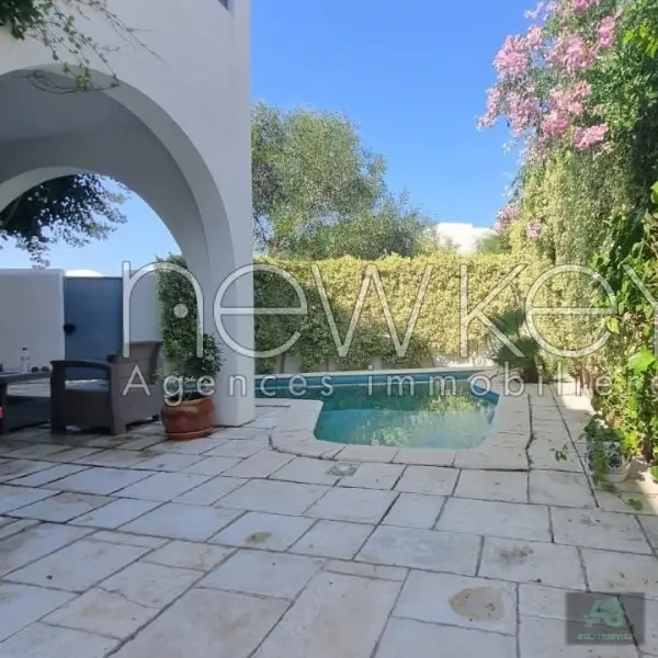 Magnifique Duplex S+3 meublé à Gammarth