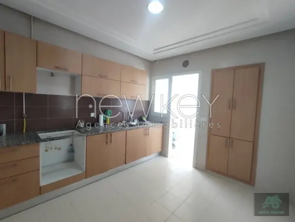 Appartement S+3 à La Soukra