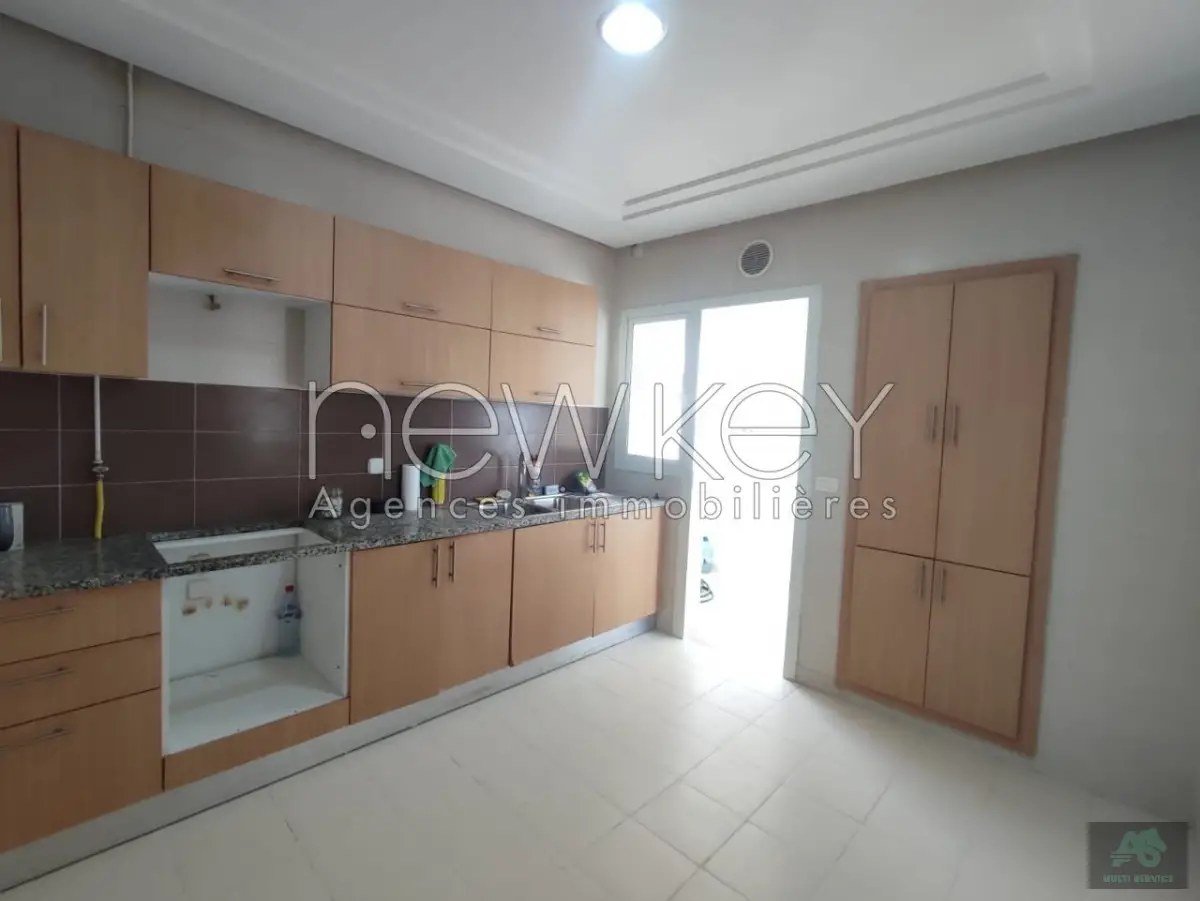 Appartement S+3 à La Soukra