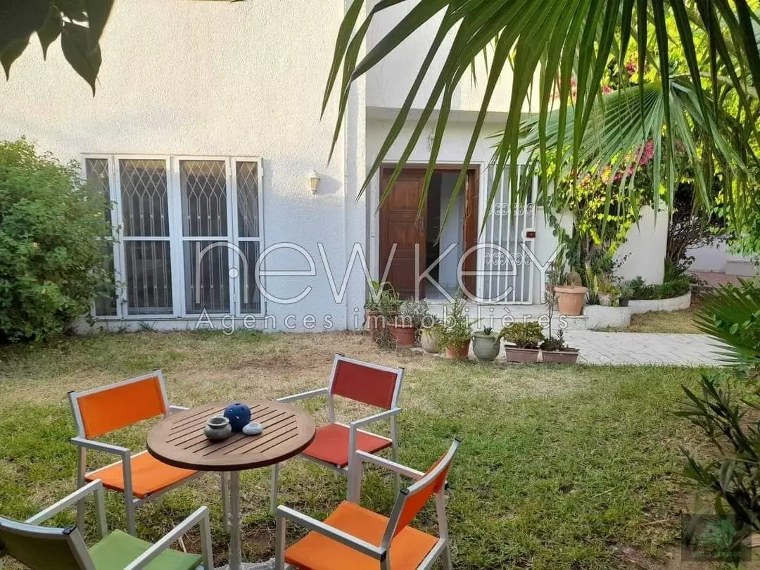 Villa s+4 à la marsa