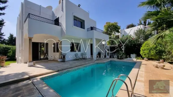 Villa s+5 avec piscine à la Marsa