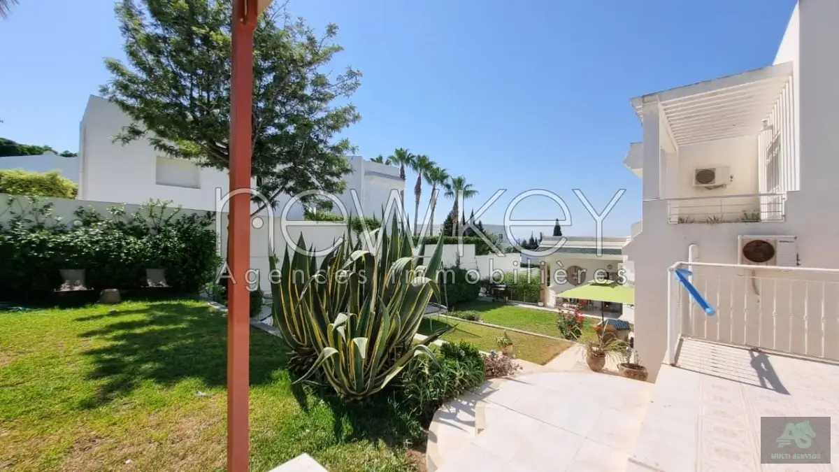 Villa s+5 avec piscine à Gammarth