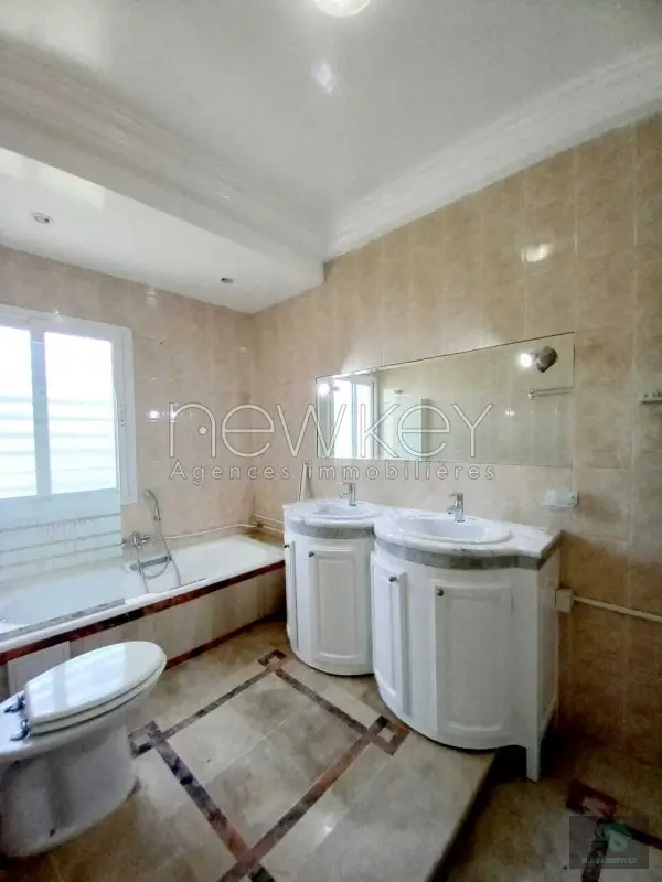 villa s+5 à Gammarth