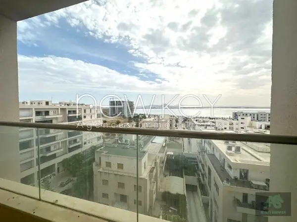 Penthouse de luxe avec piscine et vue sur lac