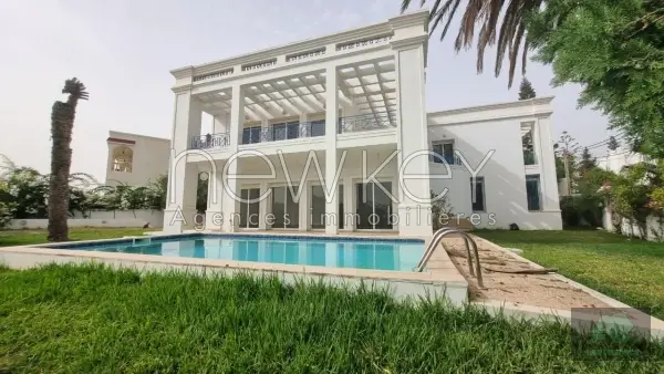 Magnifique villa s+4 à Gammarth