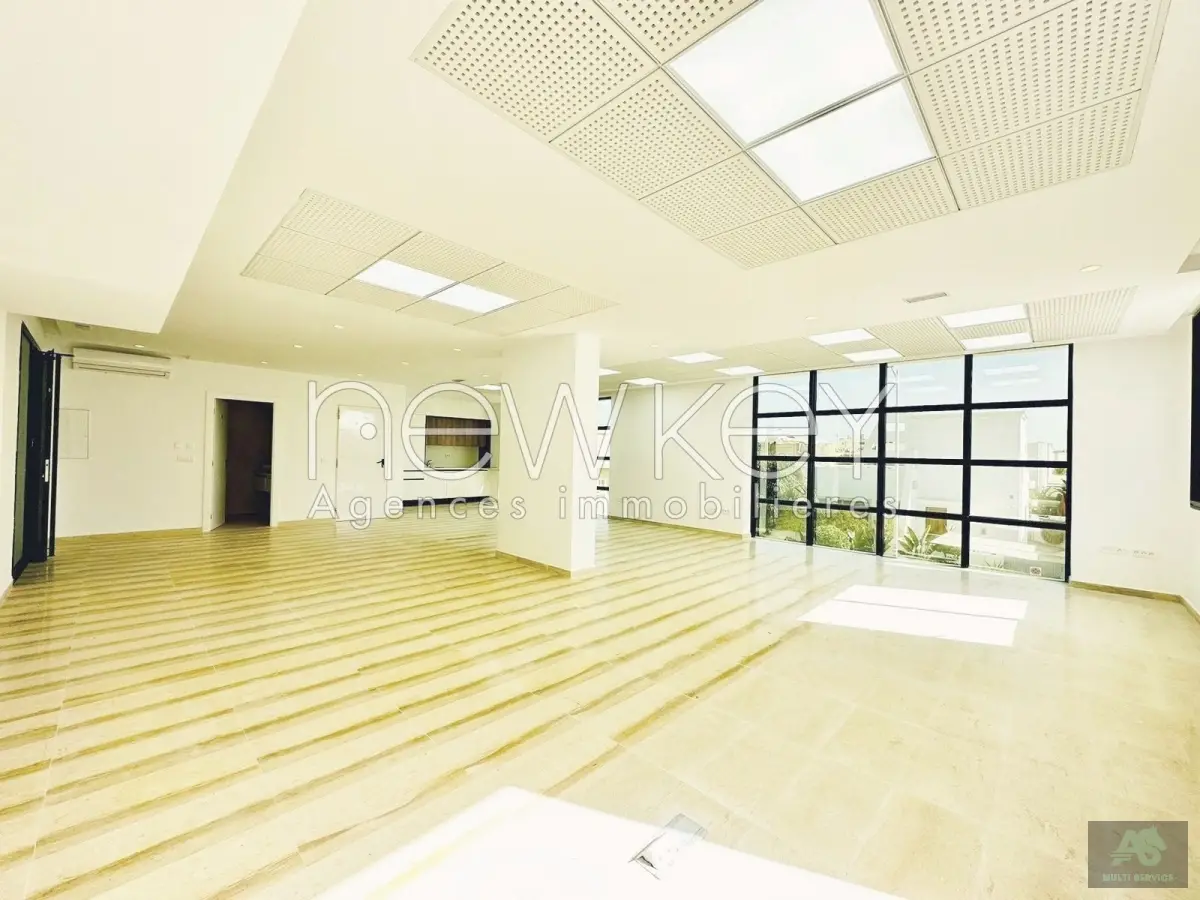 Bureau open-space neuf à louer au Lac 2