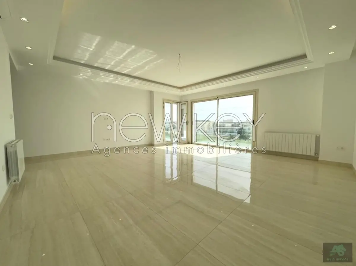 Etage de villa S+4 avec vue dégagée à louer aux Jardins de Carthage