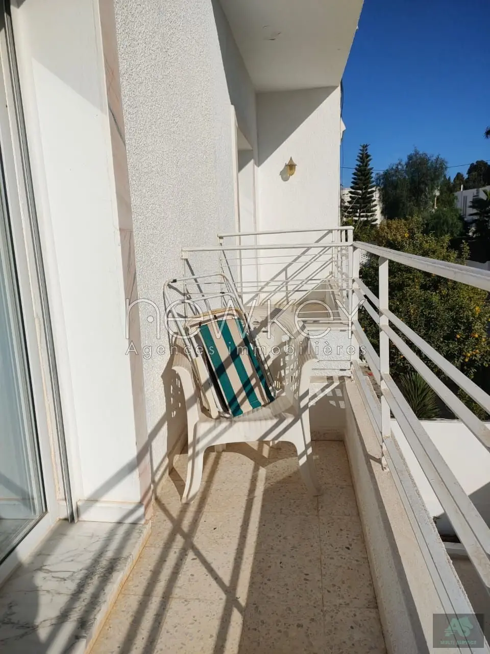 Un étage de villa indépendant vide ou meublé
