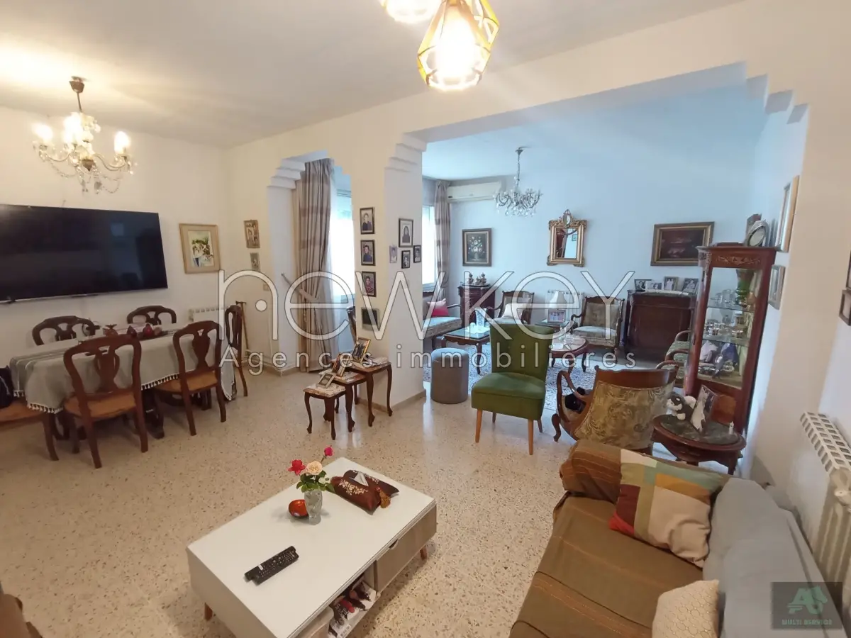 Une Villa S+4 à vendre à L'Aouina