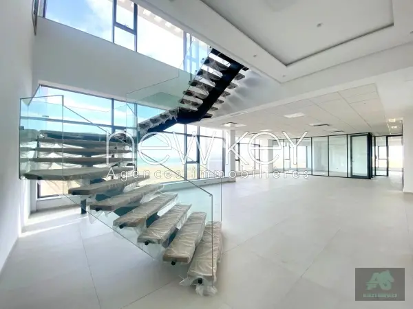 Etage de bureaux vue lac à louer