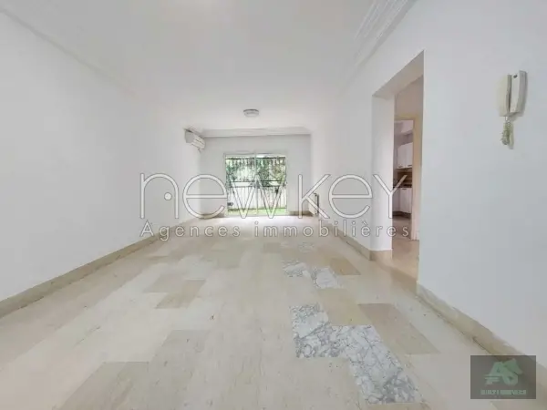 A vendre Triplex S+4 avec jardin