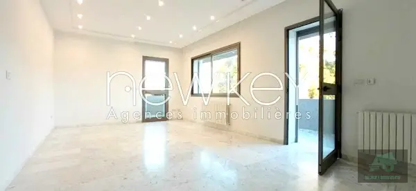 Appartement S+2 avec vue dégagée à louer aux jardins de Carthage