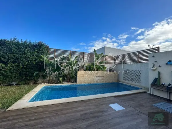 Une Belle Villa avec piscine à louer à La Soukra