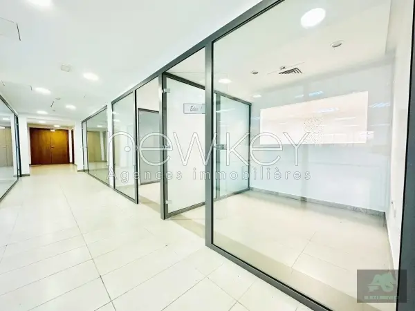 Bureau de 522m² à louer au Lac 2